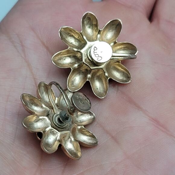Vintage Coro Gold Tone Flower Screwback Earrings - Picture 10 of 11